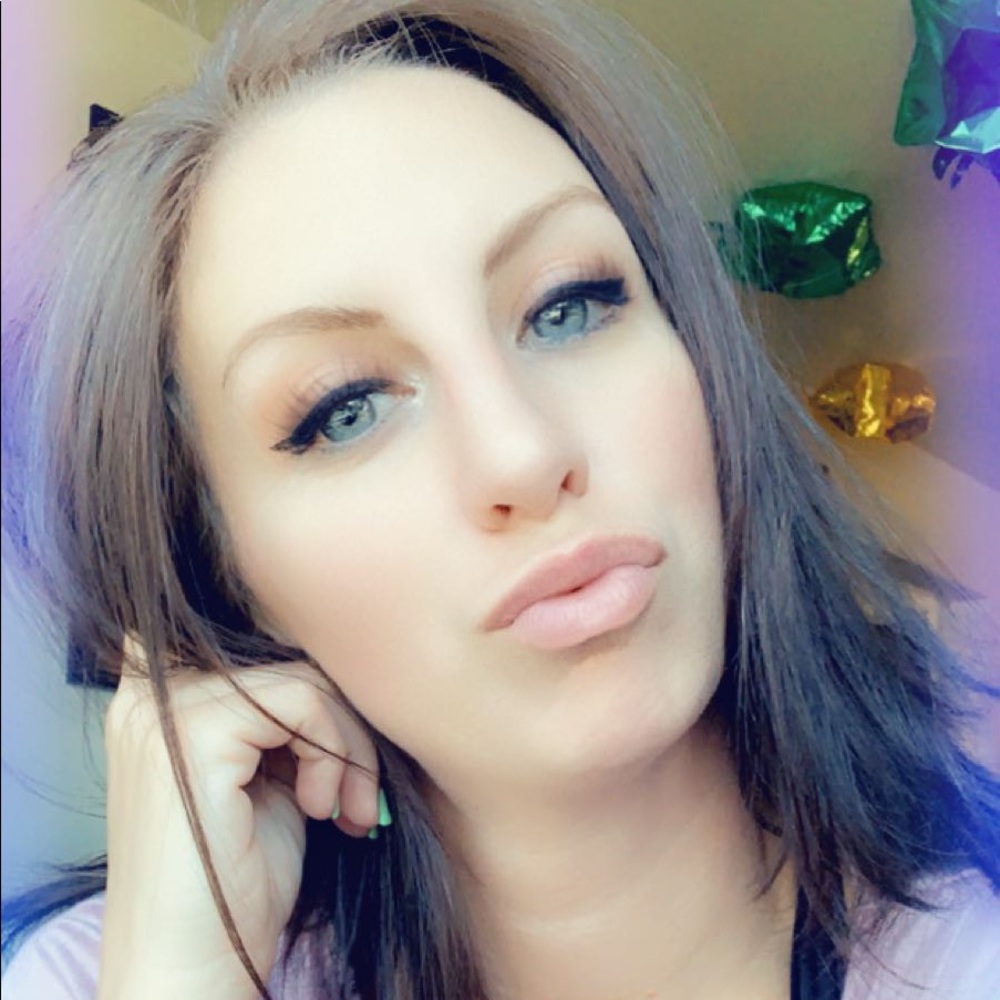 Meet your Posher, Kayla